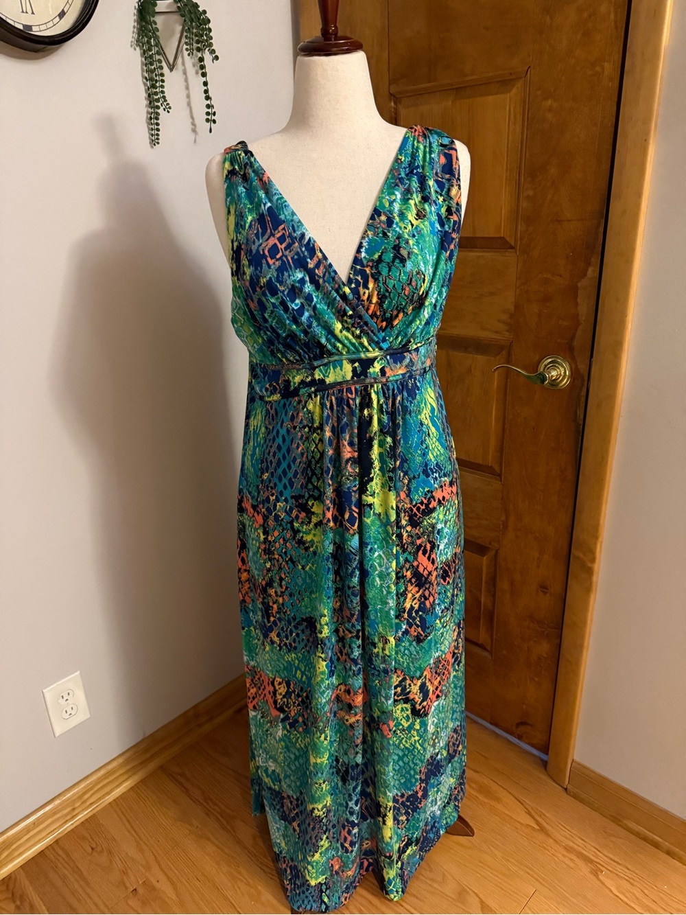 John Paul Richard’s V-Neck Green Multi-Print Sleeveless Maxi Dress size L